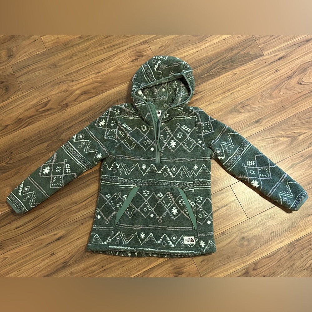 Women’s The North Face pullover. Fleece. Green, gray & cream print. Zipper 3/4